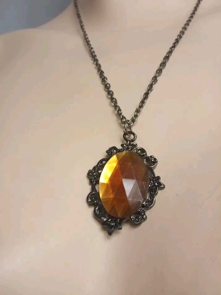 Set necklace with earrings