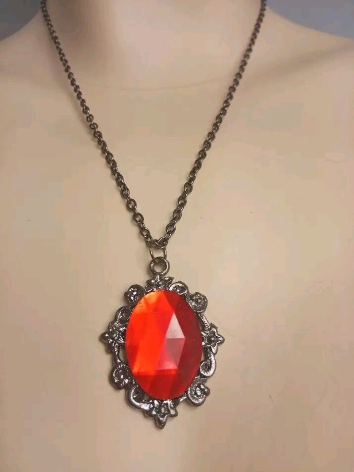 Set necklace with earrings