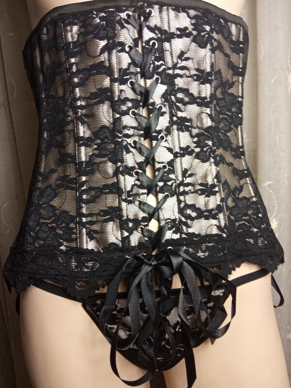 Hot lingerie set, bustier and panties, size small