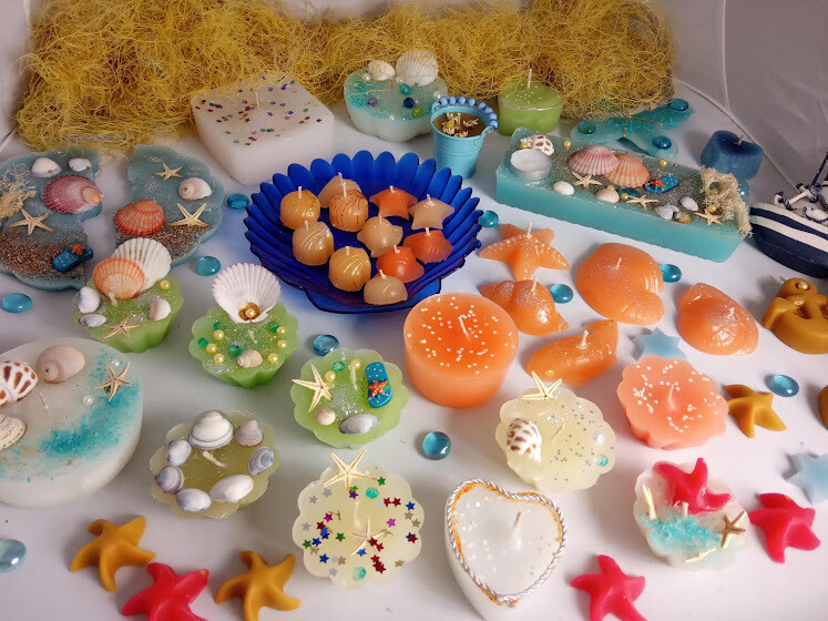 Set, all these candles, melts, and sachets