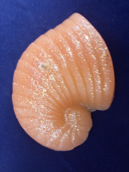 Sea shell candle with glitter