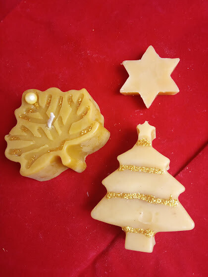 Set, beeswax candle and two beeswax melts
