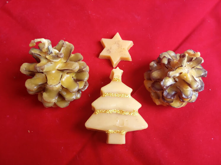 Set, beeswax natural pine cones firestarters and two beeswax melts