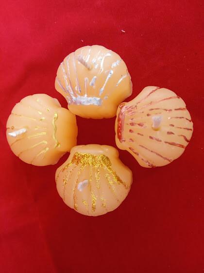 Set of 4 small sea shells candles, hand painted