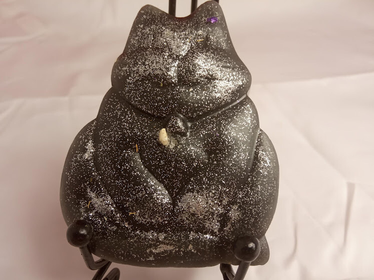 The black silver cat candle, handmade, with glitter