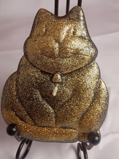 The black golden cat candle, handmade, with glitter