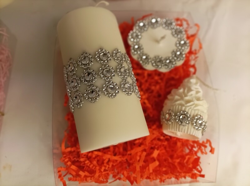 Set of 3 handmade candles in a gift box Set of 3 handmade candles in a gift box