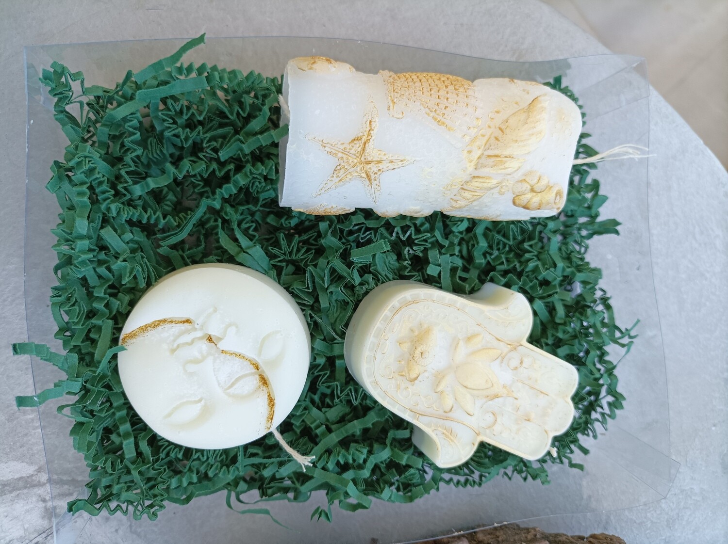 Gift box with 3 candles