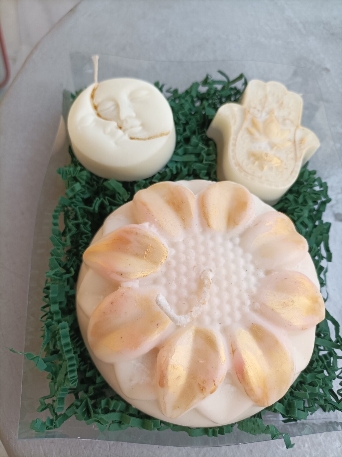 Gift box with 3 candles