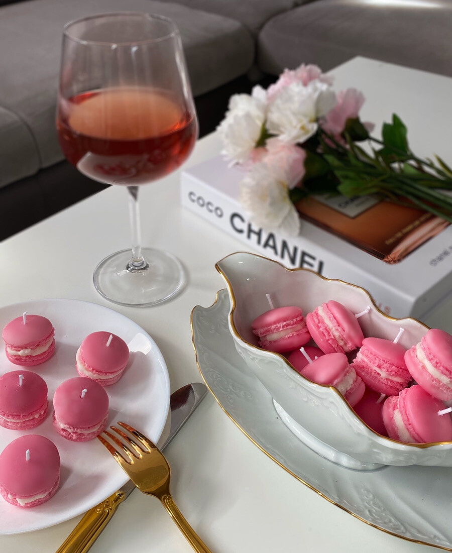 Rose Macarons set
