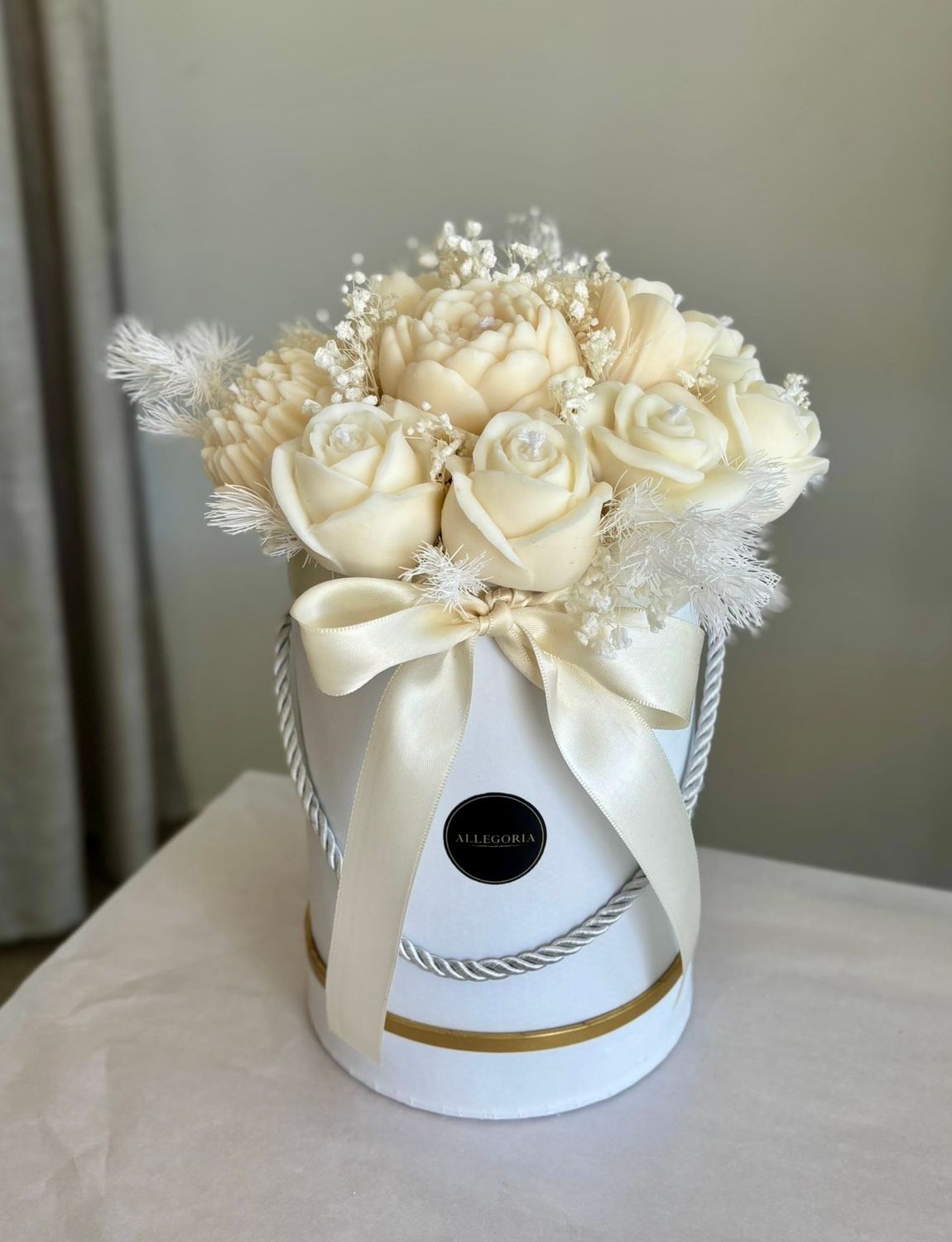 FLOWER BOX M - GENTLY WHITE