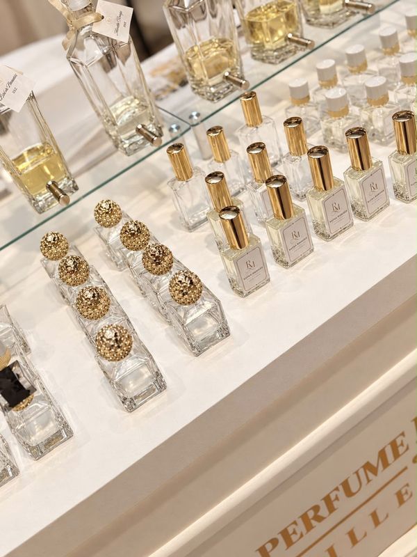 PERFUME MEMORIES LOUNGE BAR