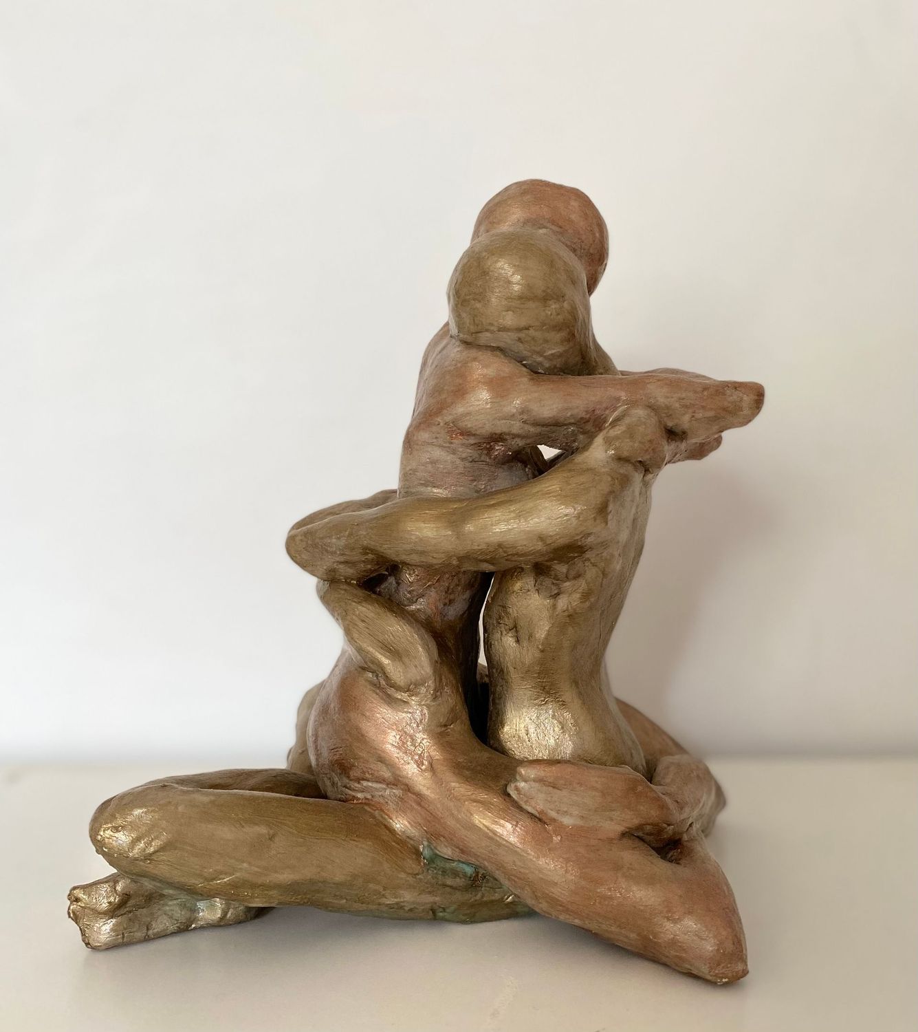 "Fusion de l'émotion". Sculpture de 24cm . Argile, pigments naturels, vernis. (Ignara)