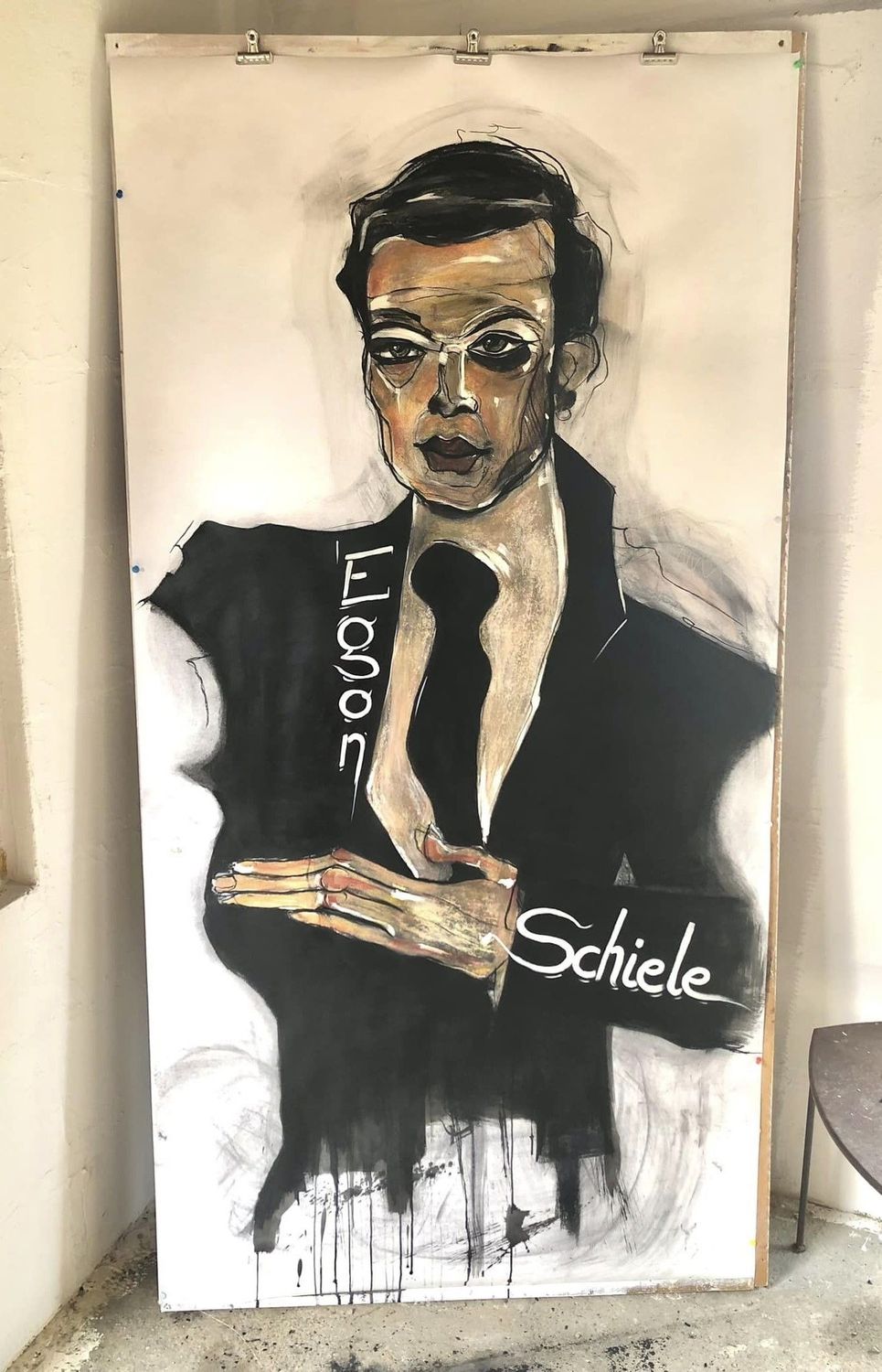 "Du style E.Schiele" version XXL. Sur papier rouleau 300gr 200cmx100cm. Fusains, acrylique, encres....