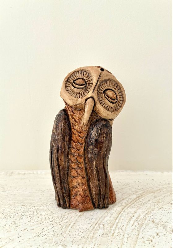 Sculpture petite chouette argile de 14,5cm. Patine pigments naturels.... "Skitsen".