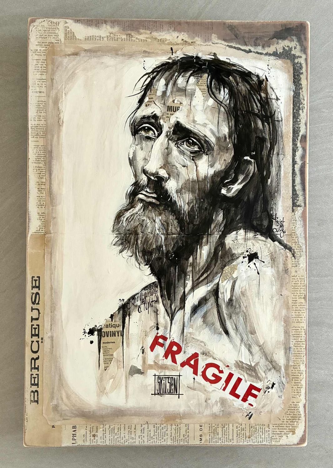 ´Vision du monde avec le regard du sage..!’ Sur de vieilles pages marouflées sur une plaque bois de 61x40,5cm. Acrylique, pastels, fusains, encres, quelques collages… ´Vision du monde avec le regard du sage..!’ Sur de vieilles pages marouflées sur une plaque bois de 61x40,5cm. Acrylique, pastels, fusains, encres, quelques collages… "Skitsen"