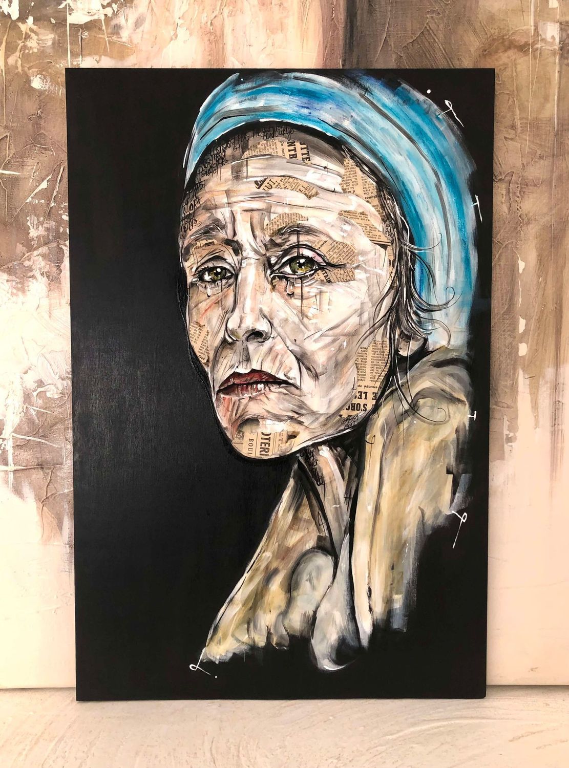 "La féminité pour seule vérité". Sur une plaque bois de 6mm d'épaisseur. Format 61cm x 40,5cm. Acrylique, pastels, encres, collages vieux journaux. Skitsen.