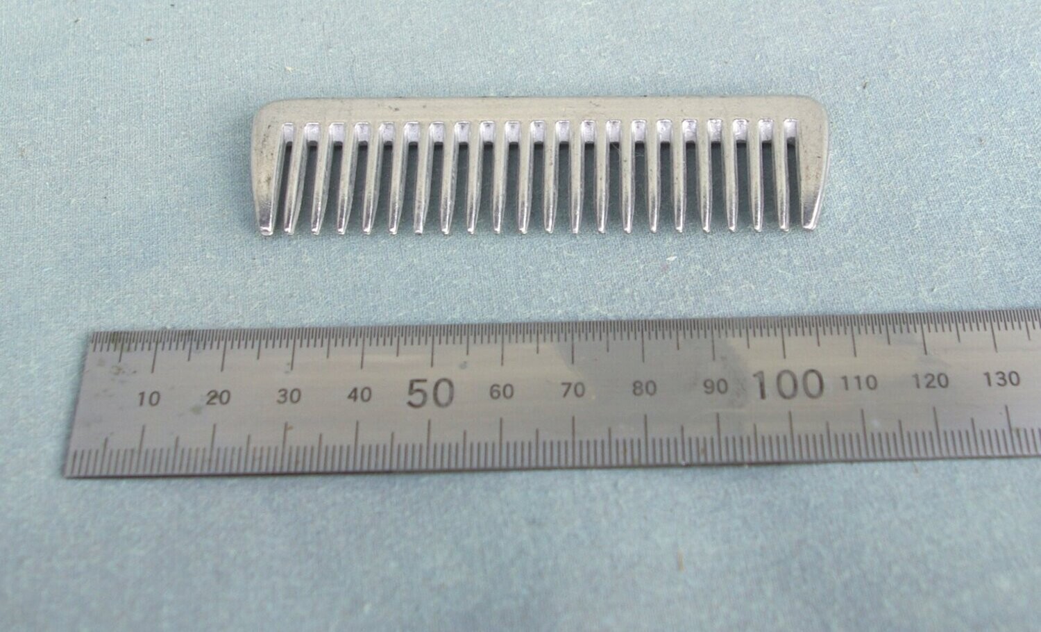 Small metal comb