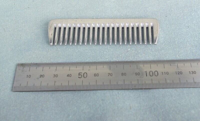 Small metal comb Small metal comb
