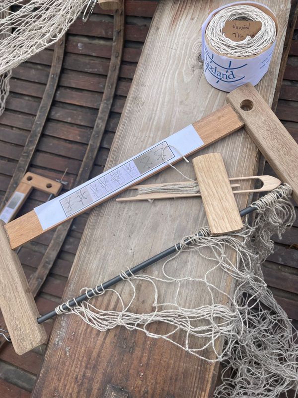 Net making frame and kit Net making frame and kit