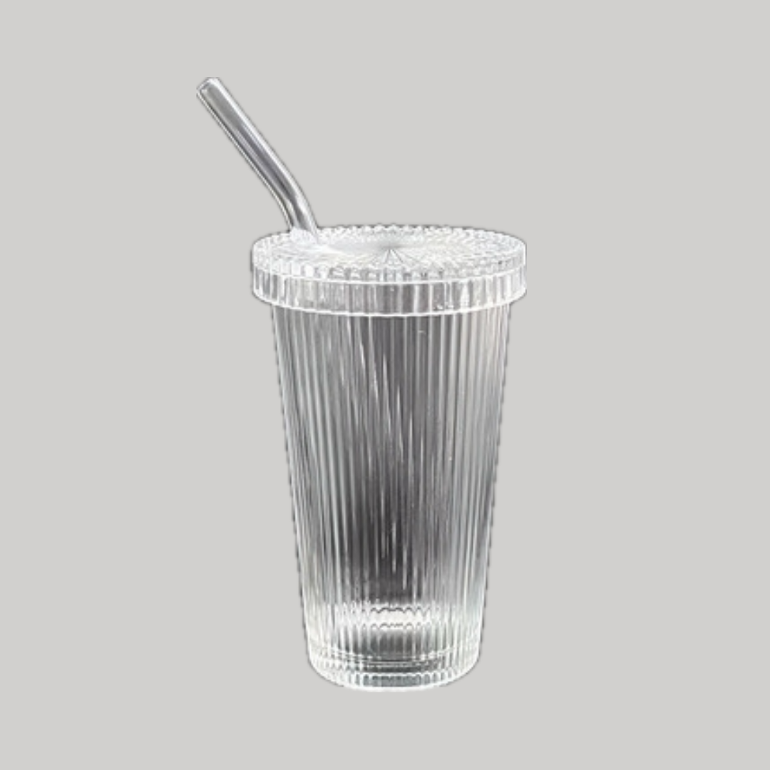 Glas gerillt mit Strohhalm 