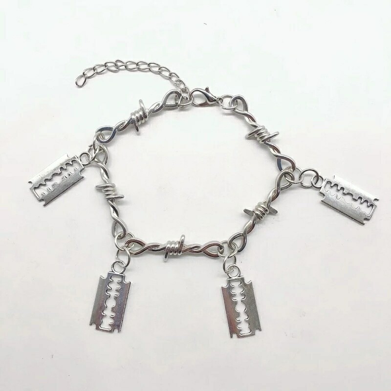 Pulsera de púas + Gillettes.