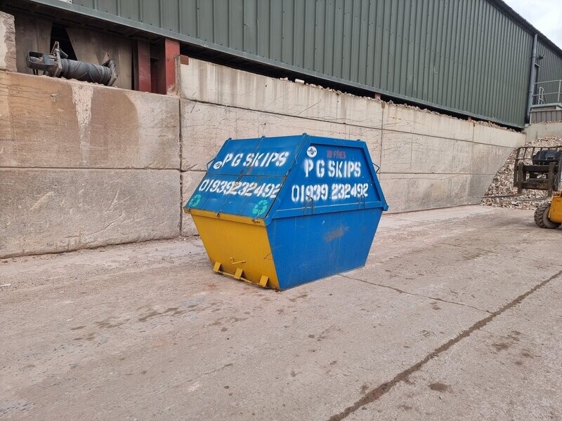 8 Cubic Yard Enclosed