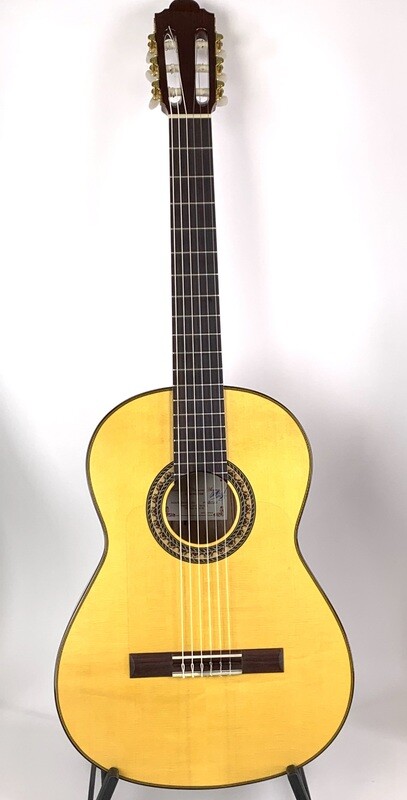 Francisco Navarro Student Flamenco Negra with Crossrock Hardshell Case - Handmade in Mexico - 650mm Scale Length, 52mm Nut Width Francisco Navarro Student Flamenco Negra with Crossrock Hardshell Case - Handmade in Mexico - 650mm Scale Length, 52mm Nut Width
