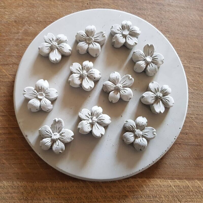 Silikon - Mehrfach - Gießform - Mini Silikon - Mehrfach - Gießform - Mini "BLUMEN" im Set