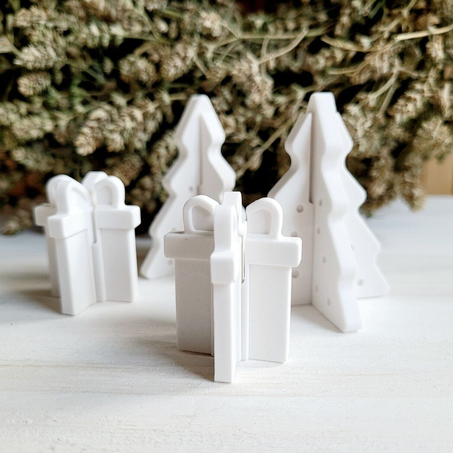 Silikon - Mehrfach - Gießform -  "Matte für 2 Tannenbäume & 2 Geschenke – Steckfiguren