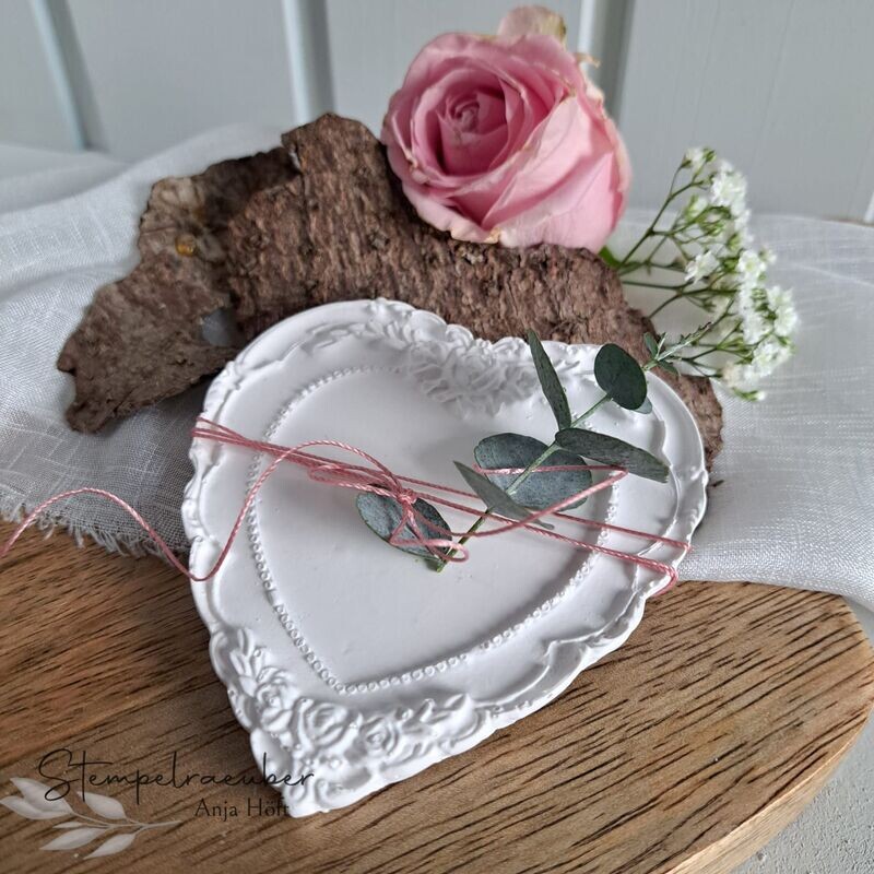Silikon-Gießform - Kleines Herz mit Rosendesign ♥ Silikon-Gießform - Kleines Herz mit Rosendesign ♥
