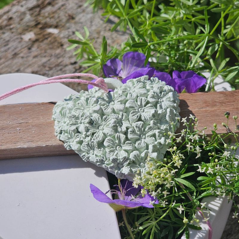 Silikon-Gießform - Mini Blumenherz zum hängen Silikon-Gießform - Mini Blumenherz zum hängen
