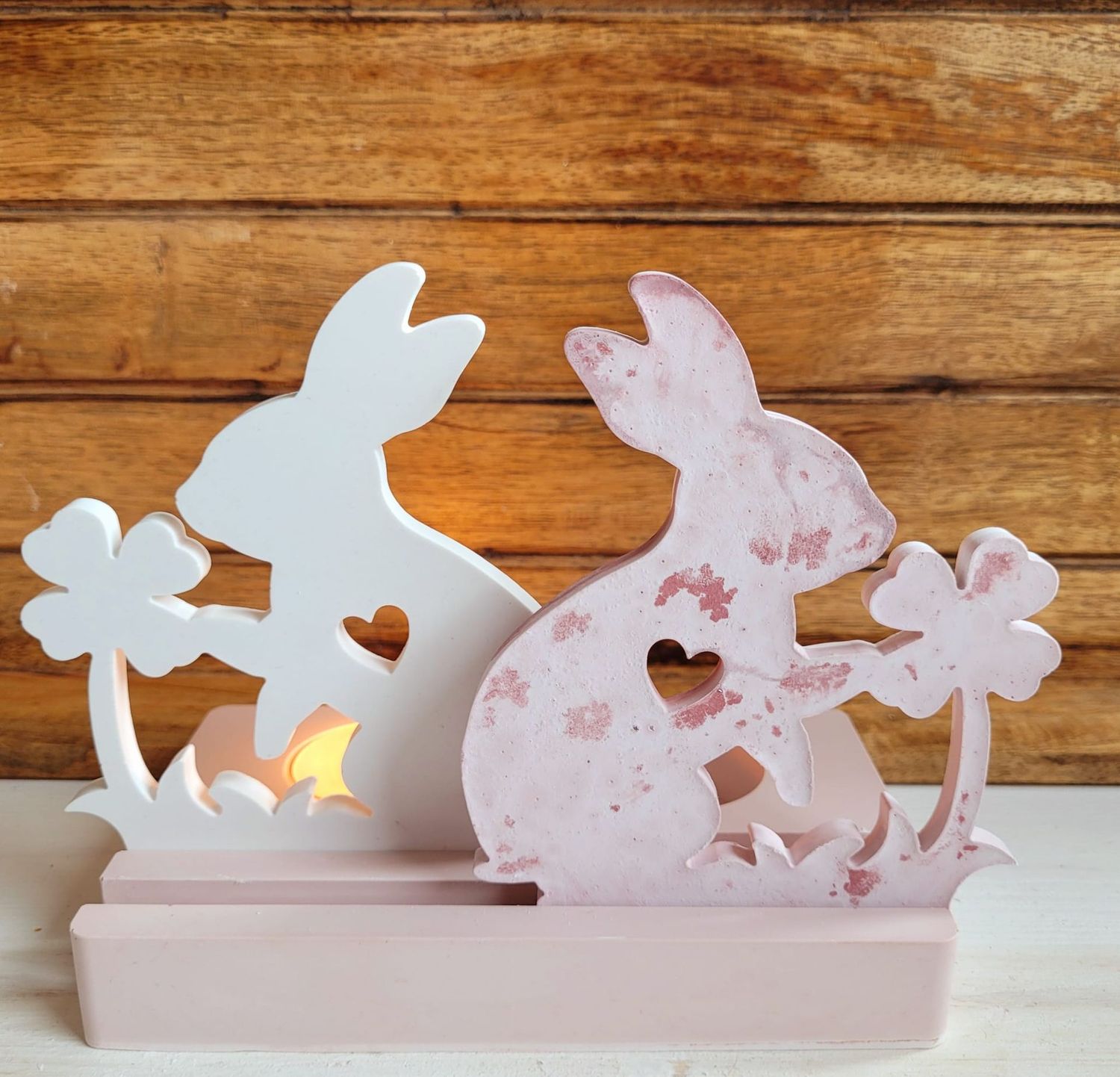 Silikon - Gießform -  Sitzender Hasi mit Blume für Steckleiste