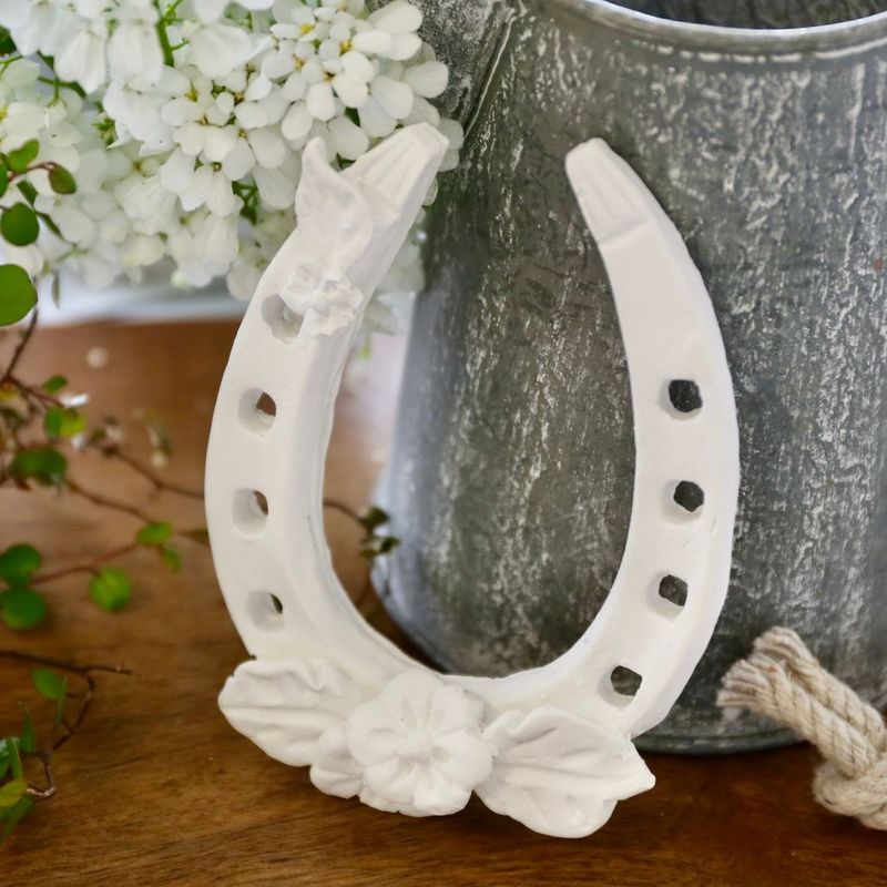 Silikon – Gießform – Hufeisen – Glücksbringer mit Blumen Silikon – Gießform – Hufeisen – Glücksbringer mit Blumen