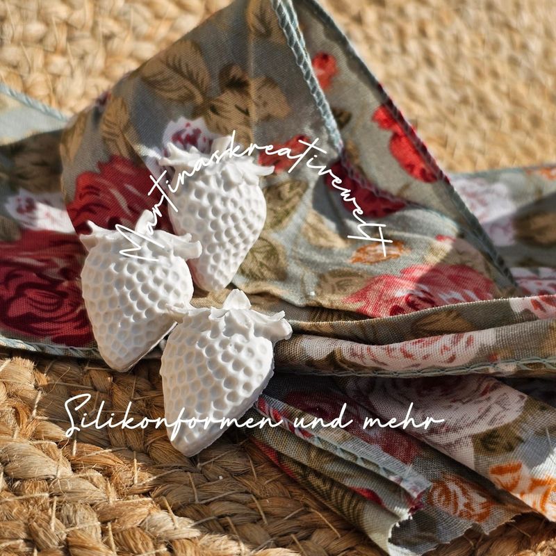 Silikon - Gießform - Matte Mini Erdbeeren 3er Form Silikon - Gießform - Matte Mini Erdbeeren 3er Form