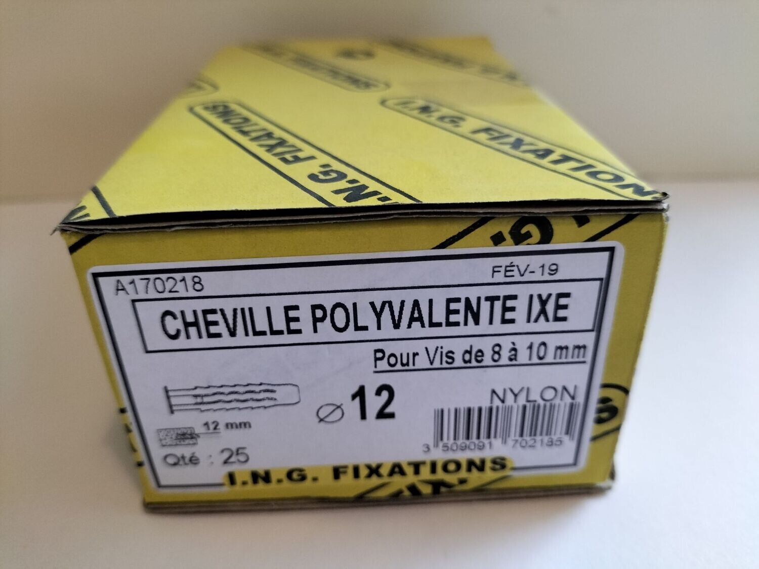 Cheville polyvalente  IXE Diam 12 x 60 mm
pour vis 8 ou 10 mm