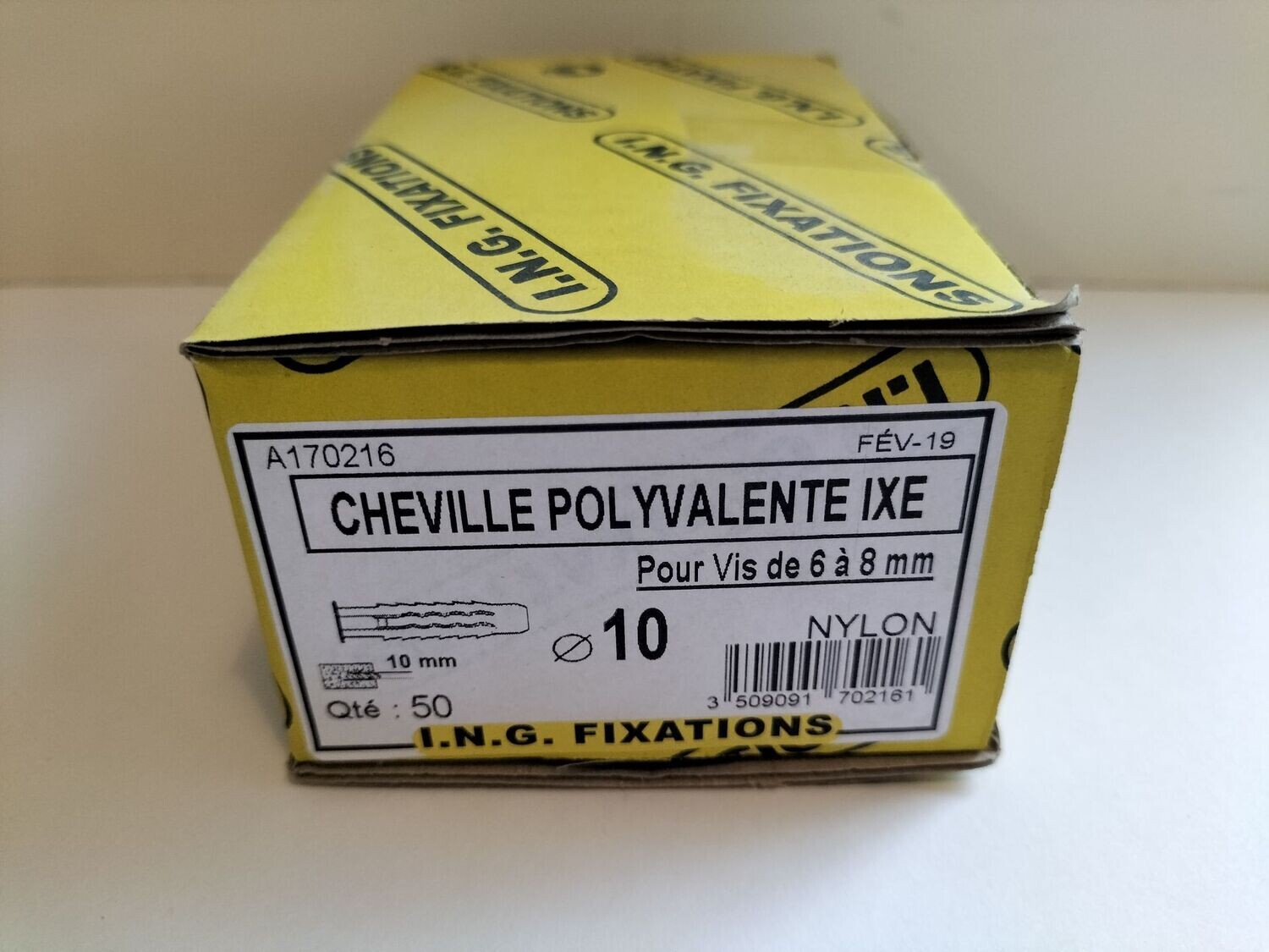 Cheville polyvalente  IXE Diam 10 x 50
pour vis 6 ou 8 mm