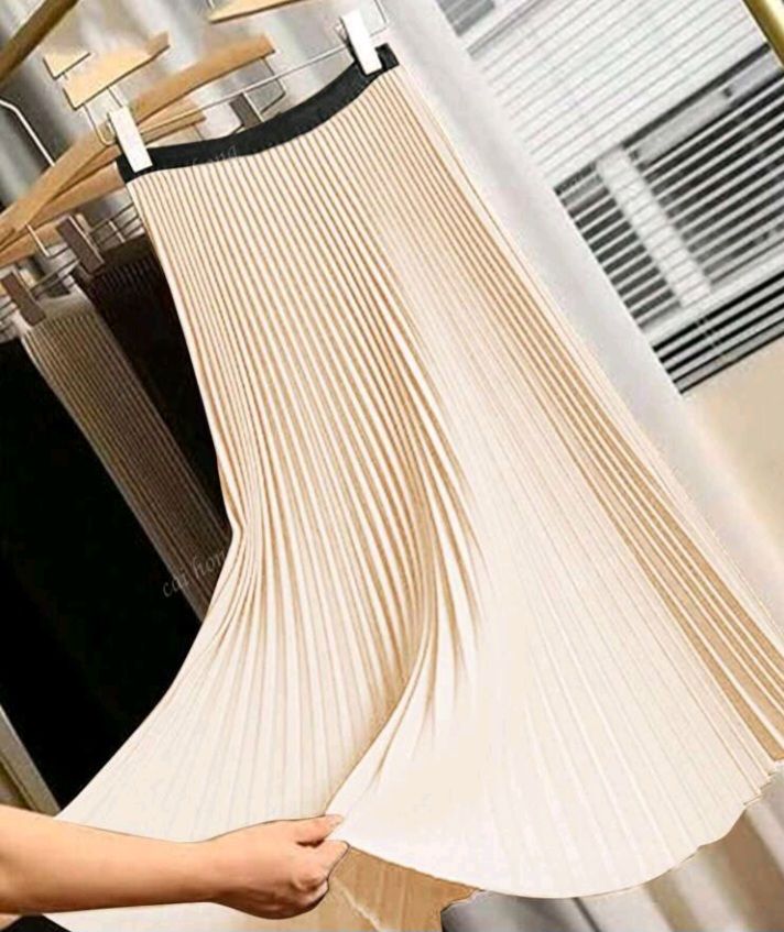 Classic Elegance High-Waist Pleated Skirt