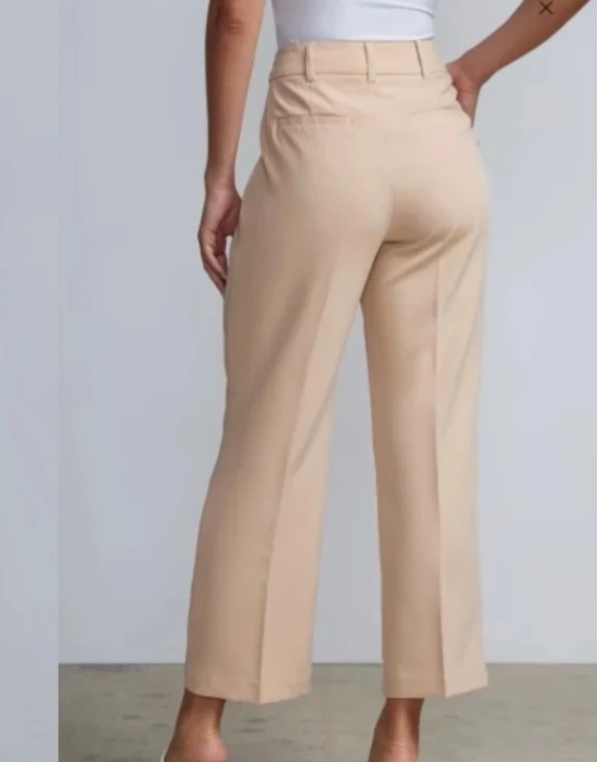 Straight Legs  Waist pull-on Capri Pants