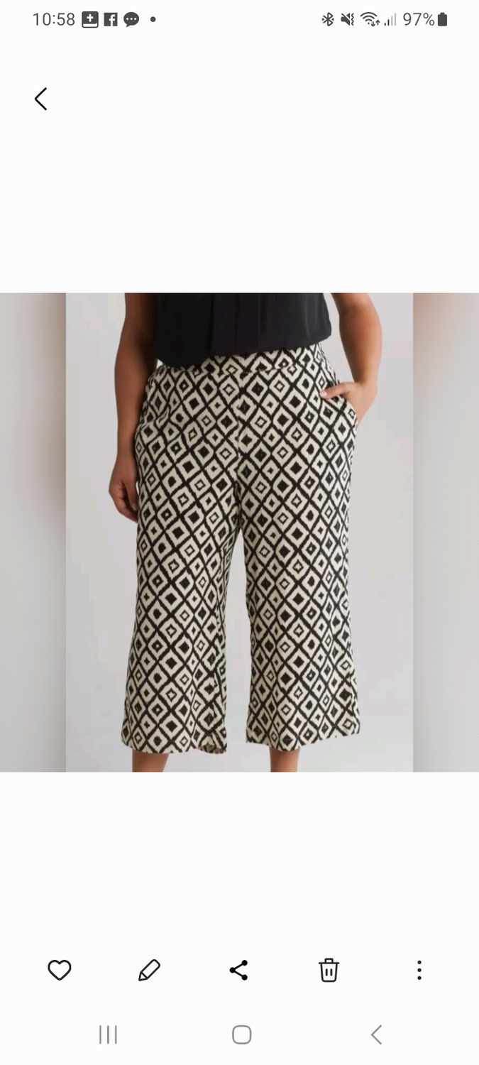 Bold Pattern Cropped Wide-Leg Pants