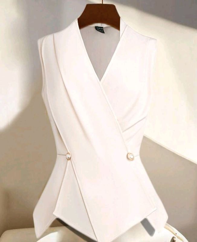 Classic Elegant Sleeveless Office Blouse