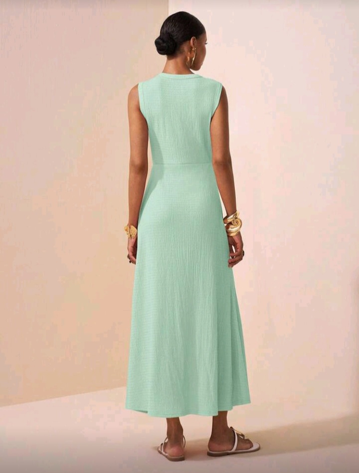 Elegant Sleeveless Maxi Dress with Metal Detail