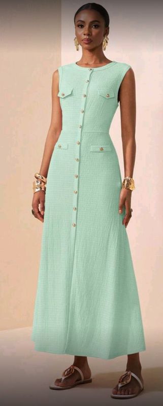 Elegant Sleeveless  Maxi Dress with Metal  Detail
