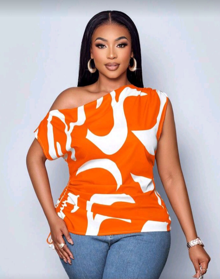 Geometric Print One-Shoulder Ruched Side Top