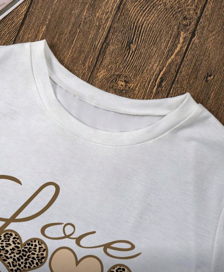 Heartprint Crew Neck T-Shirt – Casual Chic