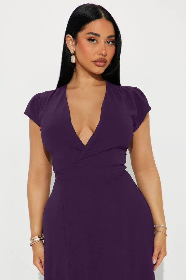 Deep V-Neck Tie-Waist Maxi Dress – Elegant & Flowy