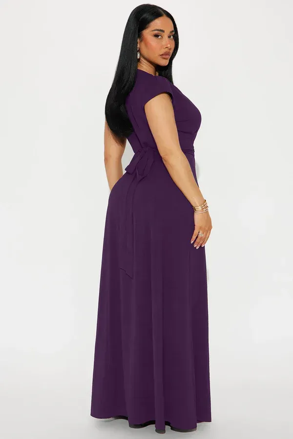 Deep V-Neck Tie-Waist Maxi Dress – Elegant & Flowy