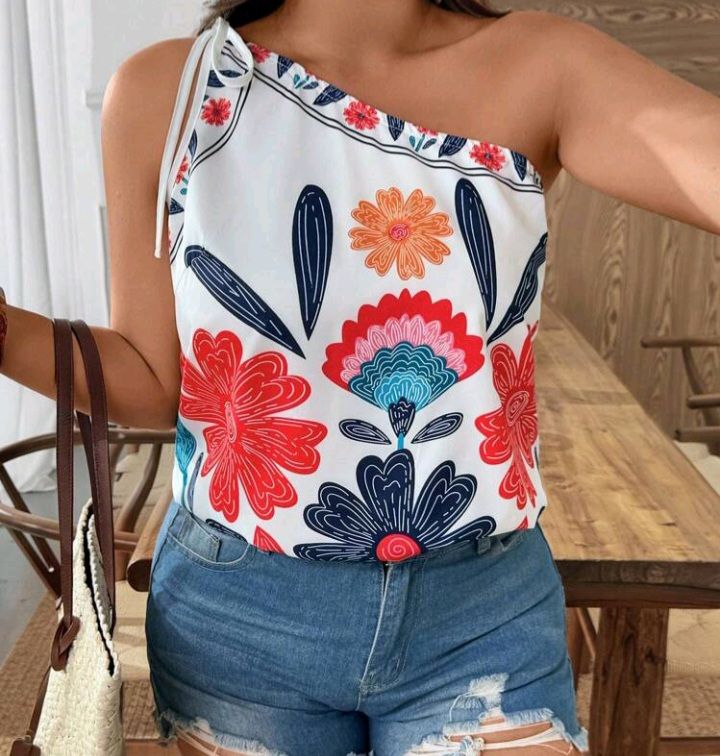 Weeklong Plus-Size Women’s Holiday Printed Knot One-Shoulder Top
