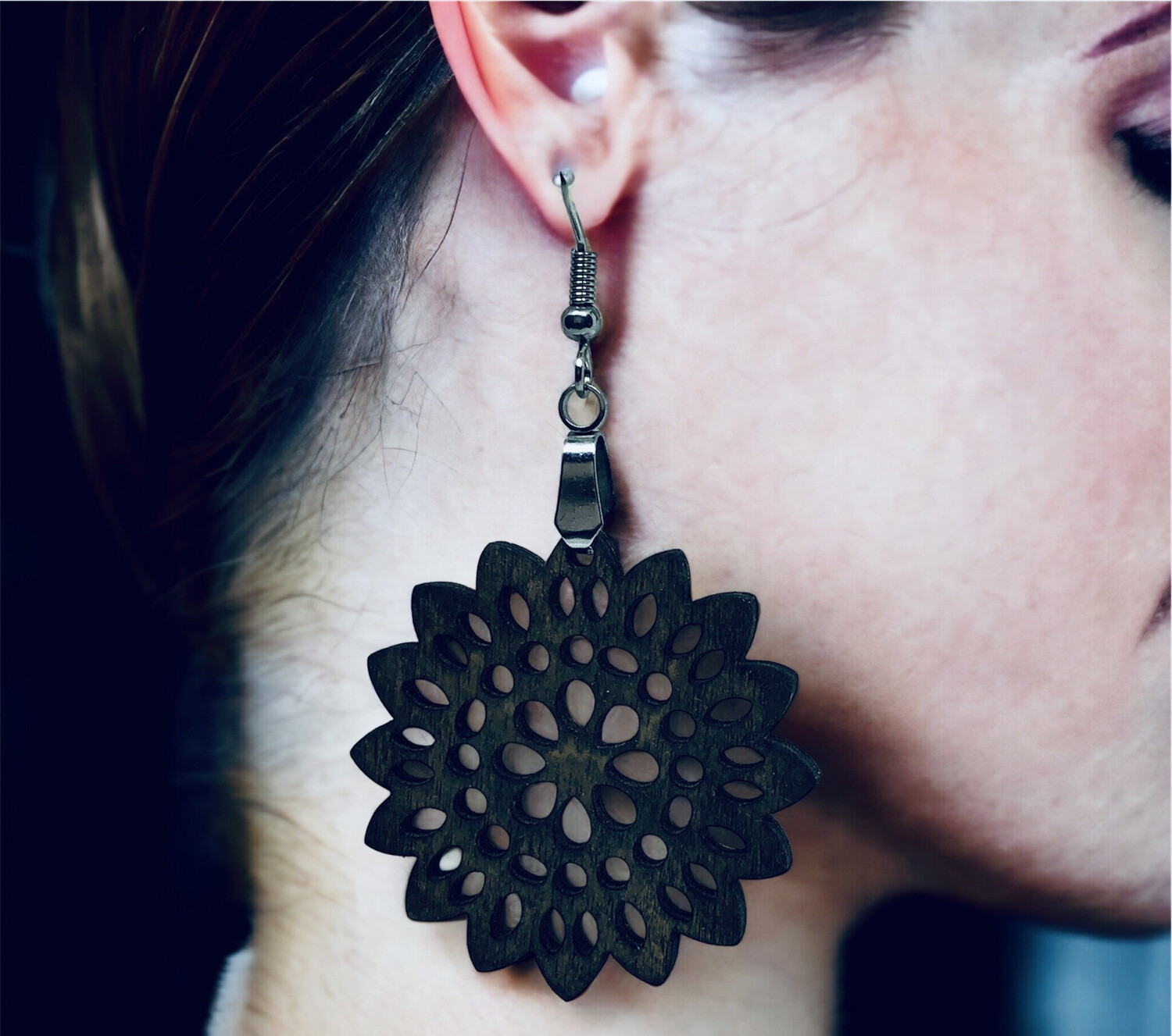 Daisy Lasercut Dangly Earrings