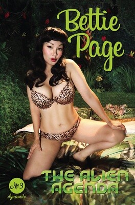 Bettie Page: Alien Agenda #3 - Cosplay Photo Variant